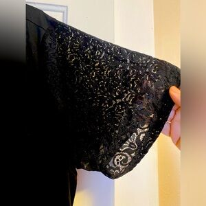 womens plus size 18/20 Black with lace short sleeves top and v-neck with straps